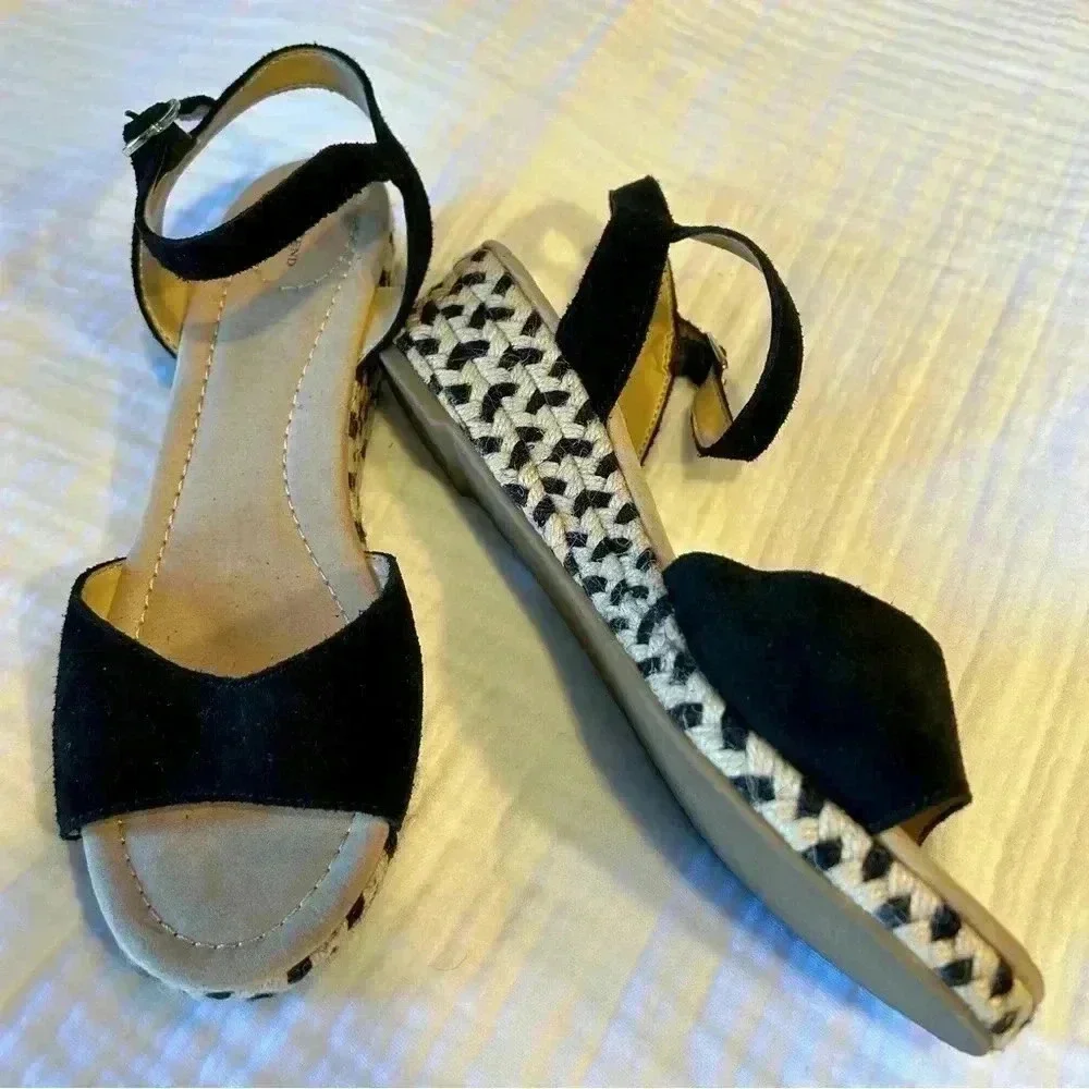 3 for 30$ Lands End low wedge sandals